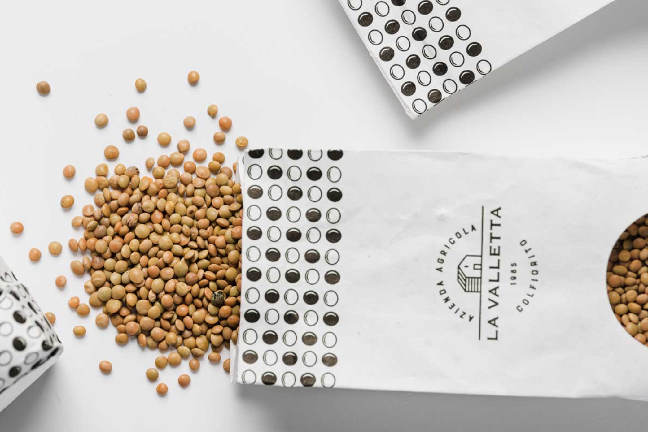 An open bag with La Valletta lentils pouring out